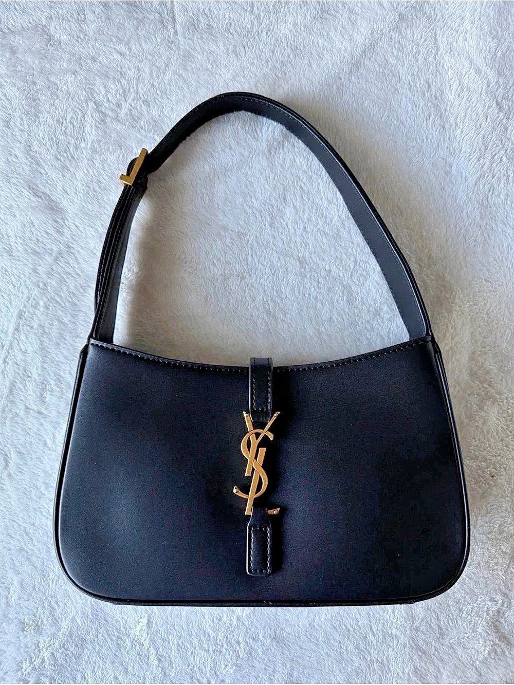 Saint Laurent Le 5 à 7 Hobo Bag in Smooth Leather Black